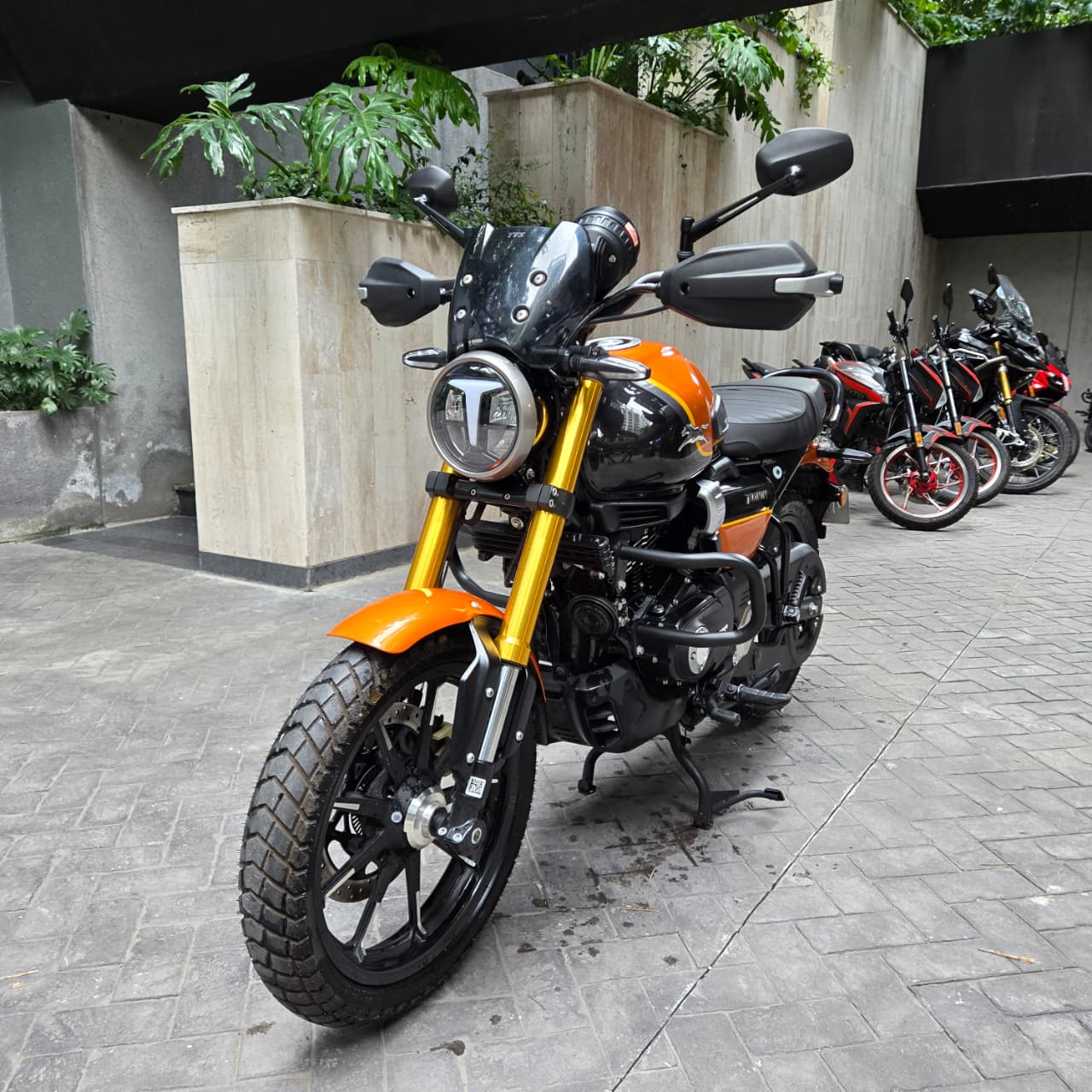 TVS Ronin 250 EFI